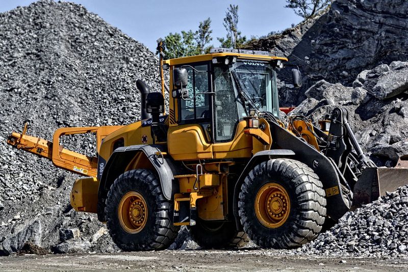Loading shovels